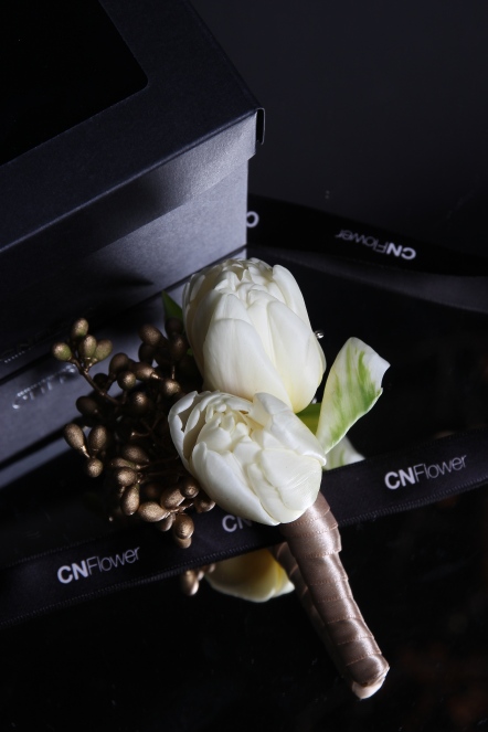 純白鬱金香胸花